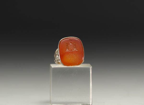 Bague en argent avec sceau héraldique en Agate cornaline, fin XIXe siècle.