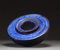 Antonio LAMPECCO (1932-2019) Vase en grés émaillé noir et bleu, monogramme LA sous la pièce.