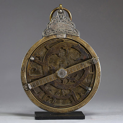 Astrolabe planisphérique en laiton et argent (?), probablement Perse, XVIII-XIXème.