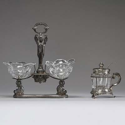 Ensemble composé d'un moutardier et salerons en argent massif de style Empire, XIXème.