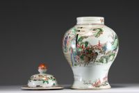 China - Covered vase in green family polychrome porcelain decorated with characters, circle mark under the piece.
