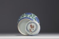 China - Porcelain pot with floral decoration from the 18th century.