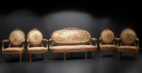 Important set of carved and gilded wood salon furniture, fine Aubusson tapestry including a sofa and a suite of four bergère armchairs, 19th century.