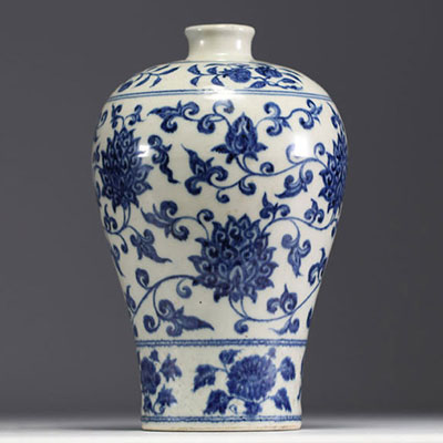 China - A 19th century Meiping white-blue porcelain vase.