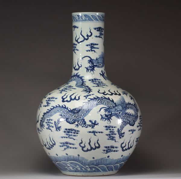 Chine, dynastie Qing, période Guangxu (1875–1908) Imposant vase 