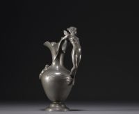 AKERMAN - Vase cruche en étain à décor d'elfe et de bébé, vers 1900.