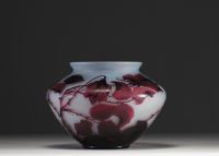 Paul NICOLAS (1875-1952) d'Argental - Multilayer acid-etched glass vase decorated with rose bushes, signed.