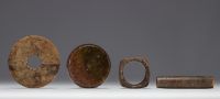 Chine - Ensemble d'objets en Jade ancien.