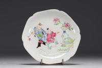 Chine - Rare et remarquable ensemble de neuf bols et soucoupes en porcelaine polychrome à décor d'enfants, Yongzheng, XVIIIème.