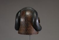 Afrique RDC - Masque Kete / Kuba en bois ancien sculpté, belle polychromie encore apparente, Congo RDC.