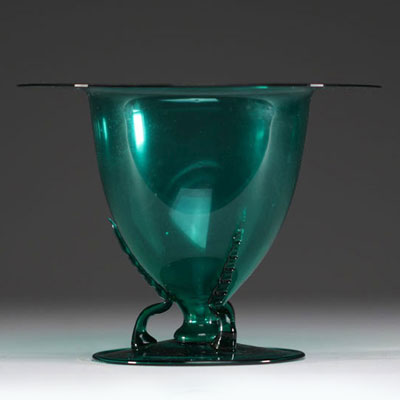 Murano - Vittorio ZECCHIN (1878-1947) Cappellin Venini & C - Green tinted blown glass bowl with applied handles on pedestal, circa 1930.
