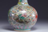 Vase en porcelaine de la famille rose 