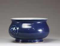 Chine - Brûle parfum en porcelaine monochrome émaillée bleu, marque Ta Ming Kia-Tsing Nien Tche, Ming.