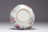 China - Kendi bottle in Famille Rose porcelain, Qing dynasty, 18th century.