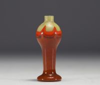 Petit vase Art Nouveau en verre multicouche dans le goût de Charder, non signé.