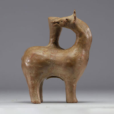 Curiosité ancienne verseuse en terre cuite zoomorphe Rython en forme faon