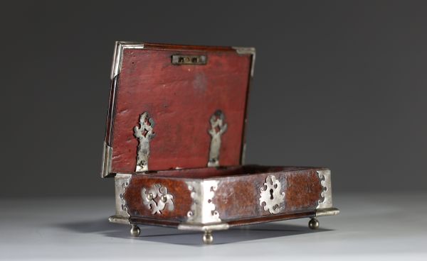 Coffret Colonial en loupe et argent des Indes Orientales Néerlandaises, Ceylan - Sri Lanka, d'époque XVIIIème.