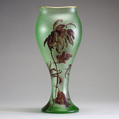 Montjoye Saint Denis - Grand vase en verre givré dégagé à l'acide à décor floral émaillé, inscription 