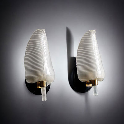 Murano - Paire d'appliques en verre et laiton en forme de feuille, vers 1960-70.