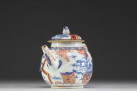 China - Polychrome porcelain teapot, Kangxi period.