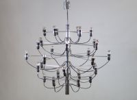 Gino SARFATI (1912-1985) Large chandelier with central shaft in chromed metal and fifty adjoining light arms, model no. 2097, produced by Arteluce from 1958.