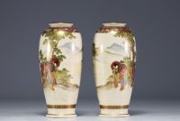 Japan - Pair of Satsuma porcelain vases decorated with elegant women.