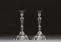Paire de flambeaux Louis XV en argent massif, France, XVIIIème.