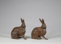 Pierre CHENET (né en 1922) – Couple de lièvres au guet, sculptures en bronze