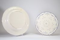 Rare et décoratif égouttoir en faïence fine émaillée blanche à décor bleu de type 