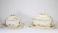 Deux soupières en faïence à décor imprimé bleu de type 