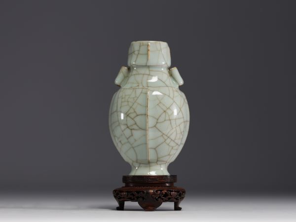 Chine - Vase monochrome vert craquelé, marque sous la pièce, XVIIIème