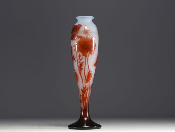 D'ARGENTAL - Paul NICOLAS (1875-1952) Acid-etched multi-layered glass vase decorated with poppy leaves, signed.