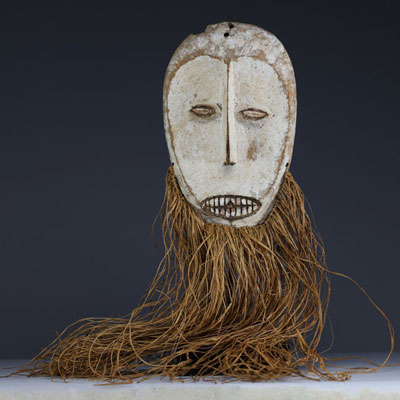 Afrique RDC - Masque Lega en bois sculpté et raphia, première moitié du 20ème siècle