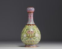 China - Famille rose porcelain vase, mark under the piece, 19th century