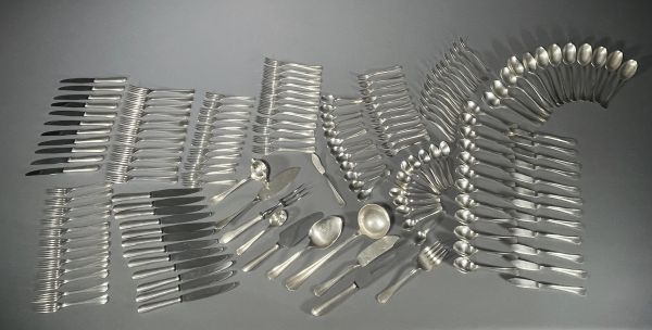 Christofle - Ménagère Art Déco en métal argenté, modèle Luc LANEL, 167 pièces.