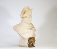 Louis Jacques GALLET (1873-1955) Buste de l'Empereur Napoléon Bonaparte en albâtre, XIX-XXème, signé.