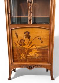 Art Nouveau walnut display cabinet, richly inlaid with irises, water lilies and dragonflies, Ecole de Nancy, circa 1900.