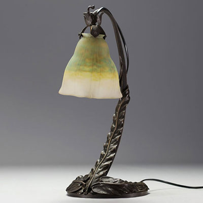 DAUM Nancy - Louis MAJORELLE (1859-1926) Marmorated glass tulip lamp on hammered wrought iron frame, signed.