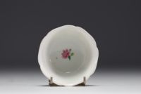Chine - Rare et remarquable ensemble de neuf bols et soucoupes en porcelaine polychrome à décor d'enfants, Yongzheng, XVIIIème.