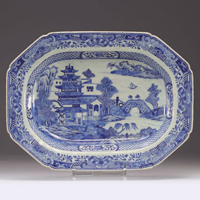 China - White and blue porcelain dish, landscape design, 18th century.