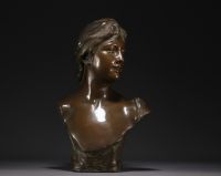 Jef LAMBEAUX (1852-1908) Buste de jeune femme en bronze