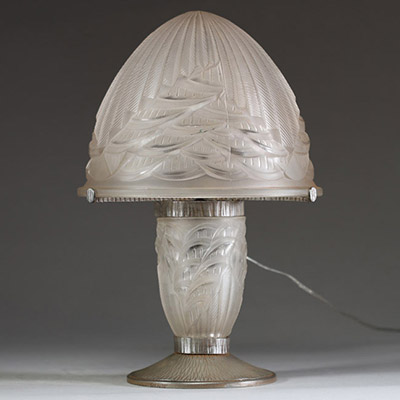 Charles SCHNEIDER (1881-1953) Lampe de table Art Déco, base et chapeau en verre moulé pressé stylisé, double éclairage, signée Schneider.