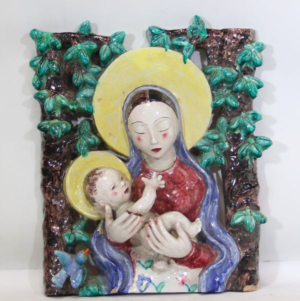 Attribué à Walter Bosse (1904–1979) Madonna à l’enfant Vers 1925–1935 Terre cuite vernissée polychrome, style Wiener Werkstätte.