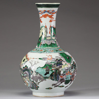 Chine - Vase en porcelaine à décor polychrome de la famille verte, style Kangxi, décor de guerriers