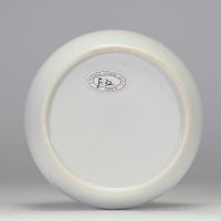 Chine, petit vase en porcelaine monochrome blanc à décor incisé de pivoines et rinceaux, dynastie Qing, probablement époque Guangxu (1875–1908).