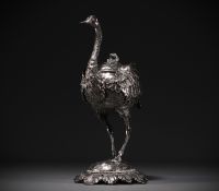 Autruche en argent et vermeil, imposante coupe couverte, milieux de table, fin XIXème.