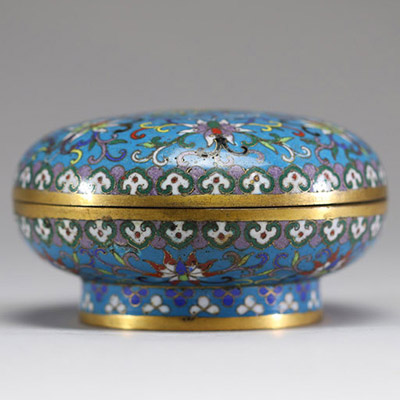 Chine - Boite couverte en émail cloisonné à décor floral, Qianlong.