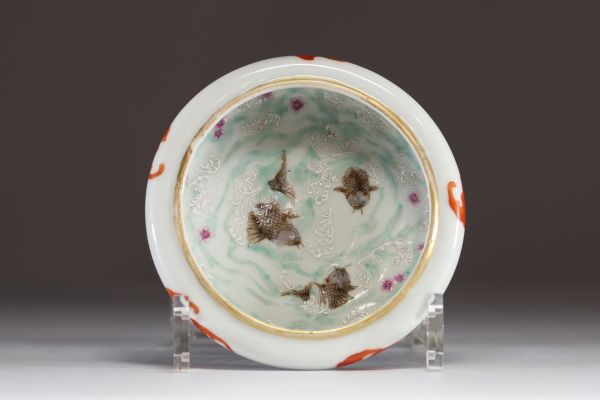 China - Polychrome porcelain brushes, external decoration with bats, internal decoration with carp, mark under the piece.