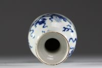 China - A blue-white porcelain vase decorated with dragons, Qing mark under the piece, 19th century.