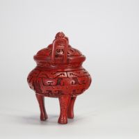 Brûle-parfum en laque de cinabre sculptée, Chine, dynastie Qing